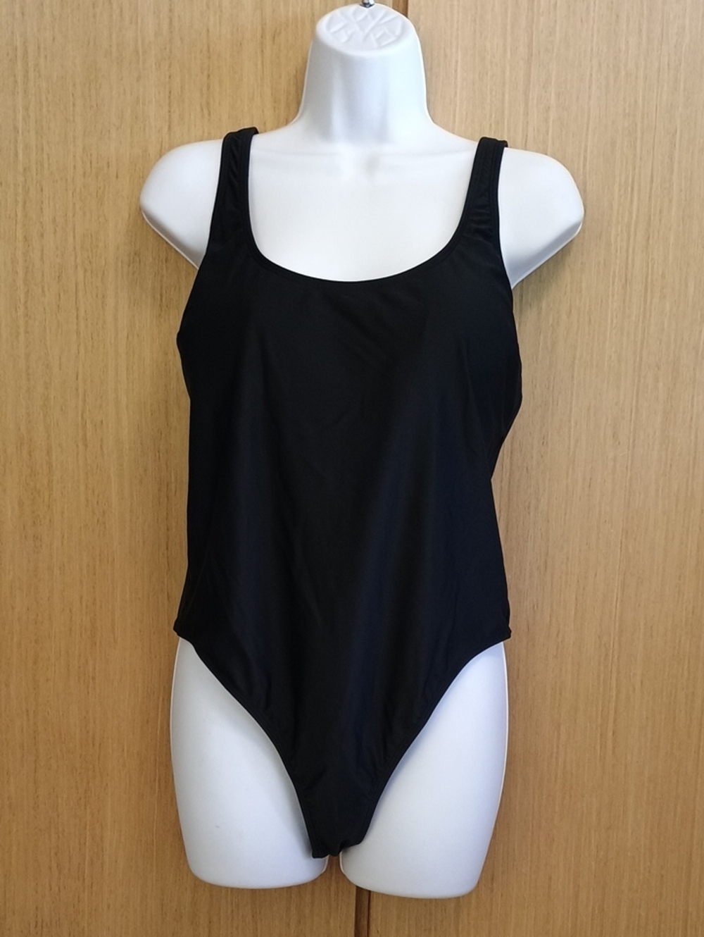 NWT Sports Illustrated SZ XL Black Scoop Neck One-Piece Swimsuit - Women's Swim